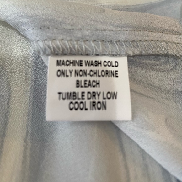 Papermoon size M Grey and White Abstract Print Flutter Sleeve Pullover Top - Picture 8 of 9